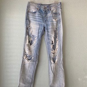 American Eagle Distressed Boyfriend Jeans!